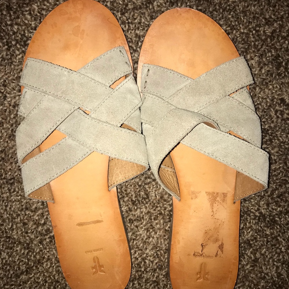 Frye sandals in gray/taupe